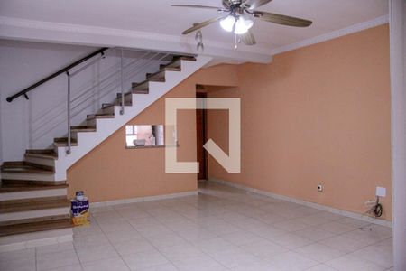 Casa de condomínio para alugar com 130m², 2 quartos e 4 vagasSala