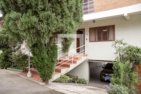 Casa de condomínio para alugar com 130m², 2 quartos e 4 vagas Casa de condomínio para alugar com 130m², 2 quartos e 4 vagasFachada