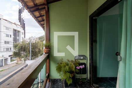 Casa à venda com 4 quartos, 227m² em Paquetá, Belo Horizonte