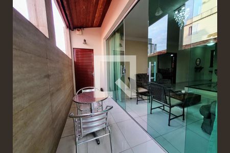 Casa à venda com 4 quartos, 325m² em Santa Rosa, Belo Horizonte