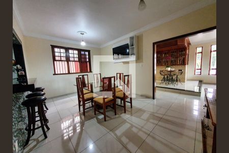 Casa à venda com 4 quartos, 325m² em Santa Rosa, Belo Horizonte