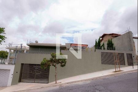 Casa à venda com 4 quartos, 575m² em Estoril, Belo Horizonte