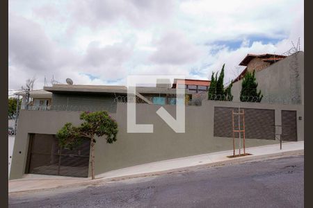 Casa à venda com 4 quartos, 575m² em Estoril, Belo Horizonte