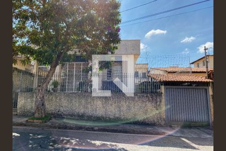 Casa à venda com 4 quartos, 360m² em Santa Efigênia, Belo Horizonte