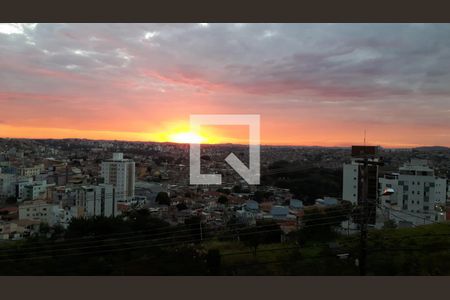 Casa à venda com 4 quartos, 384m² em Fernão Dias, Belo Horizonte