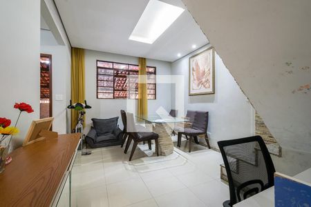 Casa à venda com 3 quartos, 510m² em Cachoeirinha, Belo Horizonte