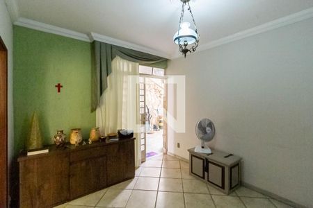 Sala 3 de casa para alugar com 4 quartos, 300m² em Alípio de Melo, Belo Horizonte