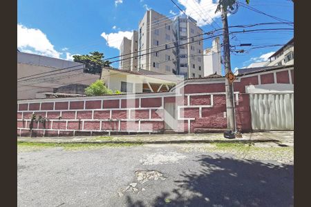 Casa à venda com 3 quartos, 215m² em Grajaú, Belo Horizonte