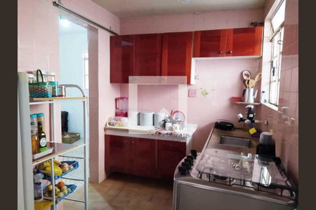 Casa à venda com 5 quartos, 240m² em Santa Cruz, Belo Horizonte