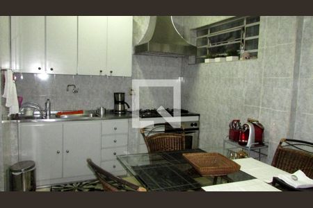 Casa à venda com 3 quartos, 360m² em Nova Cachoeirinha, Belo Horizonte