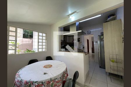 Casa à venda com 4 quartos, 240m² em Caiçaras, Belo Horizonte
