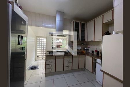 Casa à venda com 4 quartos, 240m² em Caiçaras, Belo Horizonte