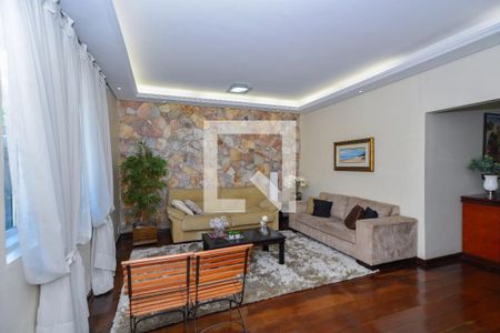 Casa à venda com 4 quartos, 257m² em Planalto, Belo Horizonte