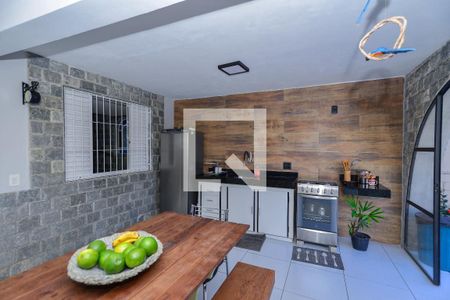 Casa à venda com 4 quartos, 257m² em Planalto, Belo Horizonte