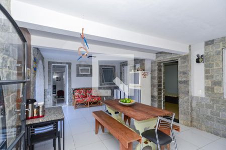 Casa à venda com 4 quartos, 257m² em Planalto, Belo Horizonte