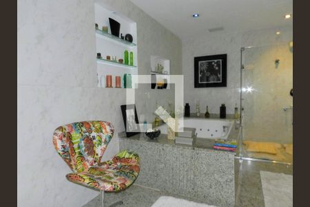 Casa à venda com 496m², 4 quartos e 6 vagas