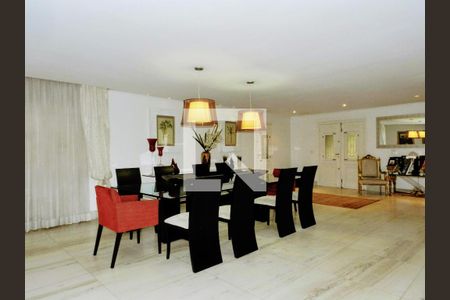 Casa à venda com 496m², 4 quartos e 6 vagas