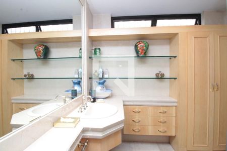 Casa à venda com 1224m², 4 quartos e 6 vagas