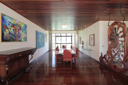 Casa à venda com 1224m², 4 quartos e 6 vagas