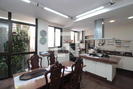 Casa à venda com 1224m², 4 quartos e 6 vagas
