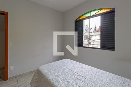 Quarto 2 de casa à venda com 3 quartos, 140m² em Fernão Dias, Belo Horizonte