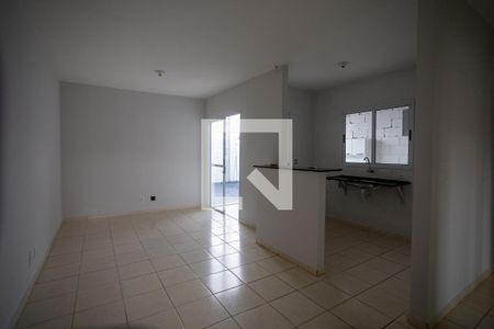 Sala de casa de condomínio para alugar com 2 quartos, 68m² em Jardim Gardênia, Goiânia