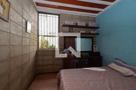 Casa à venda com 5 quartos, 220m² em Vila Cloris, Belo Horizonte