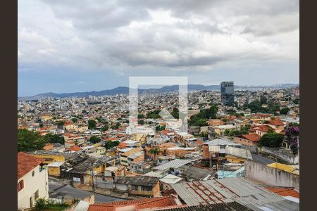 Casa à venda com 4 quartos, 434m² em Cachoeirinha, Belo Horizonte