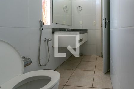 Banheiro de apartamento para alugar com 1 quarto, 47m² em Santa Efigênia, Belo Horizonte