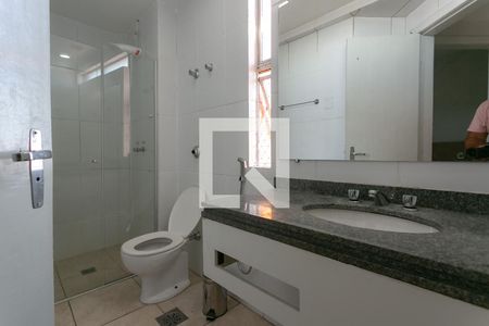 Banheiro de apartamento para alugar com 1 quarto, 47m² em Santa Efigênia, Belo Horizonte