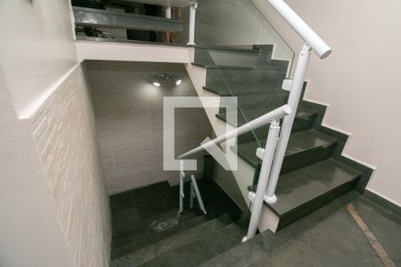 Escadas de casa à venda com 3 quartos, 275m² em Vila Esperança, São Paulo