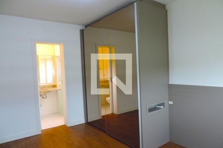 Suite 1 - Armarios de apartamento para alugar com 2 quartos, 77m² em Itacorubi, Florianópolis