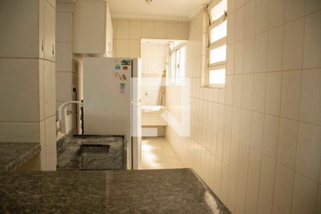 Cozinha de apartamento para alugar com 1 quarto, 55m² em Centro, São Vicente