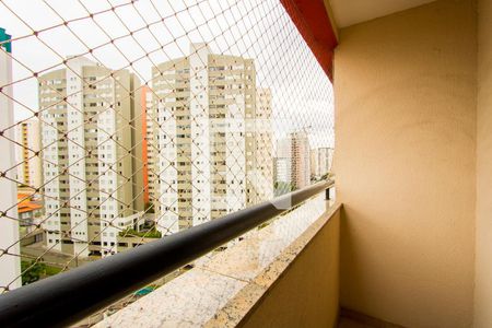 Varanda da sala de apartamento para alugar com 3 quartos, 76m² em Vila Gilda, Santo André