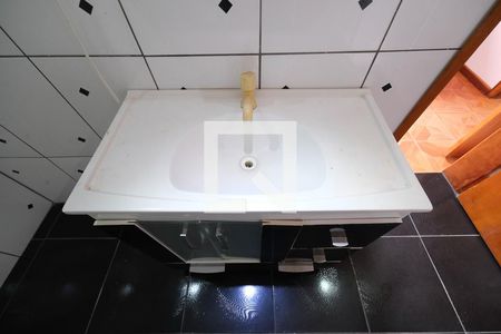 Detalhe do banheiro de kitnet/studio para alugar com 1 quarto, 30m² em Novo Mundo, Curitiba