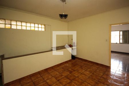Sala de casa à venda com 5 quartos, 240m² em Vila Antonieta, São Paulo