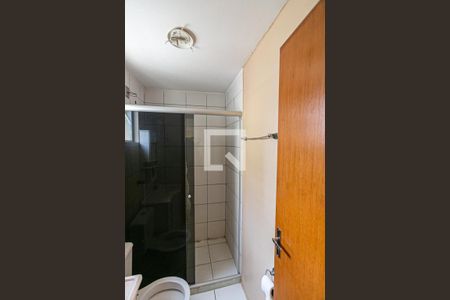 Banheiro de apartamento à venda com 2 quartos, 47m² em Vila Nova, Porto Alegre