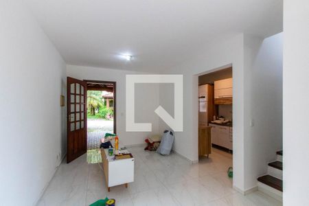 Sala de casa de condomínio para alugar com 2 quartos, 67m² em Jardim Barbacena, Cotia