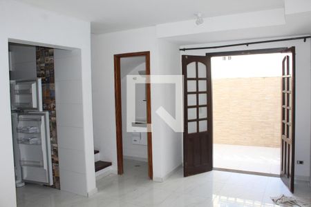 Sala de casa de condomínio para alugar com 2 quartos, 67m² em Jardim Barbacena, Cotia