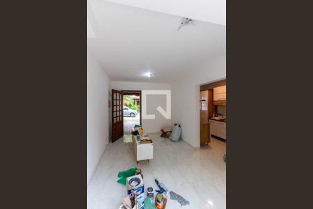 Sala de casa de condomínio para alugar com 2 quartos, 67m² em Jardim Barbacena, Cotia