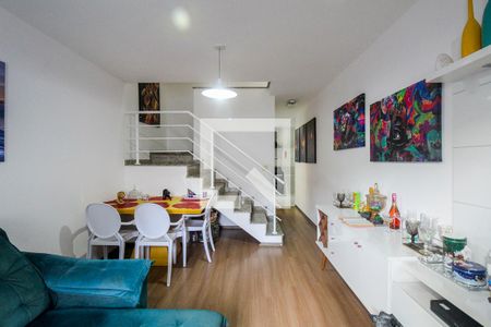 Sala de casa de condomínio para alugar com 3 quartos, 120m² em Vila Bela, São Paulo