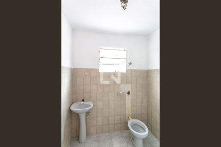 Banheiro de casa para alugar com 2 quartos, 360m² em Floramar, Belo Horizonte