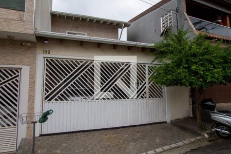 Fachada de casa para alugar com 3 quartos, 228m² em Jardim D’abril, Osasco