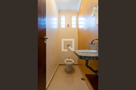 Lavabo  de casa à venda com 2 quartos, 100m² em Vila Guilhermina, São Paulo