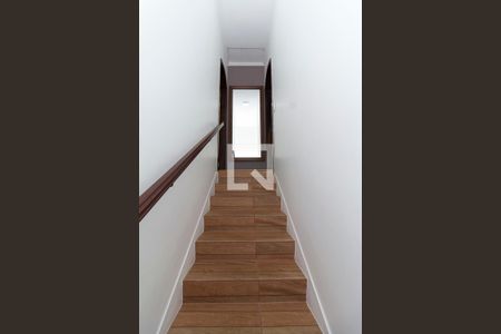Escada - Acesso Quartos de casa para alugar com 2 quartos, 225m² em Vila Hamburguesa, São Paulo