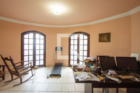 Sala de Estar de casa à venda com 3 quartos, 330m² em Quitaúna, Osasco