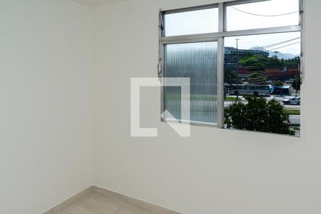 Quarto 1 de apartamento para alugar com 2 quartos, 52m² em Taquara, Rio de Janeiro