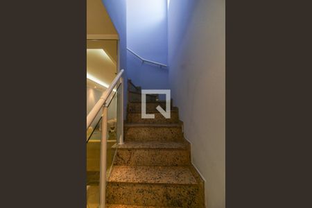 Escada de casa à venda com 5 quartos, 400m² em Vila Fachini, São Paulo
