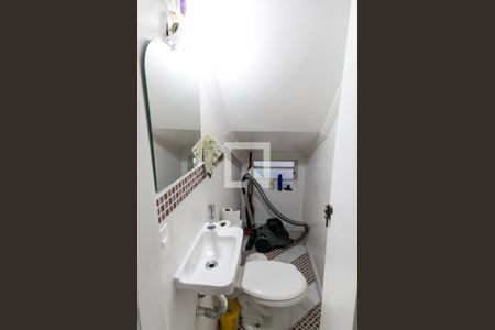 Lavabo   de casa para alugar com 3 quartos, 130m² em Vila Santa Terezinha (zona Norte), São Paulo