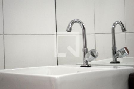 Detalhe banheiro de casa de condomínio à venda com 2 quartos, 64m² em Vila Alpina, São Paulo